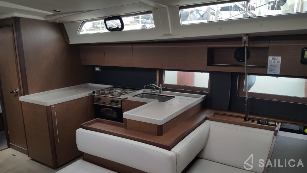 Oceanis 51.1 - Yacht Charter Sailica