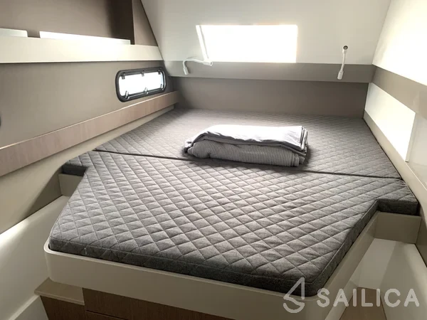 Bali 4.1 - Yacht Charter Sailica