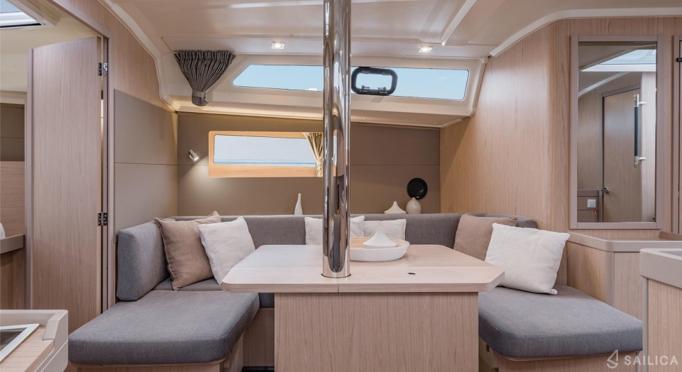 Oceanis 41.1 - Yacht Charter Sailica