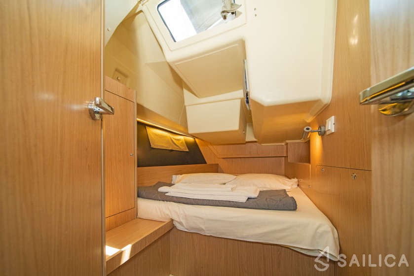 Oceanis 41.1 - Yacht Charter Sailica