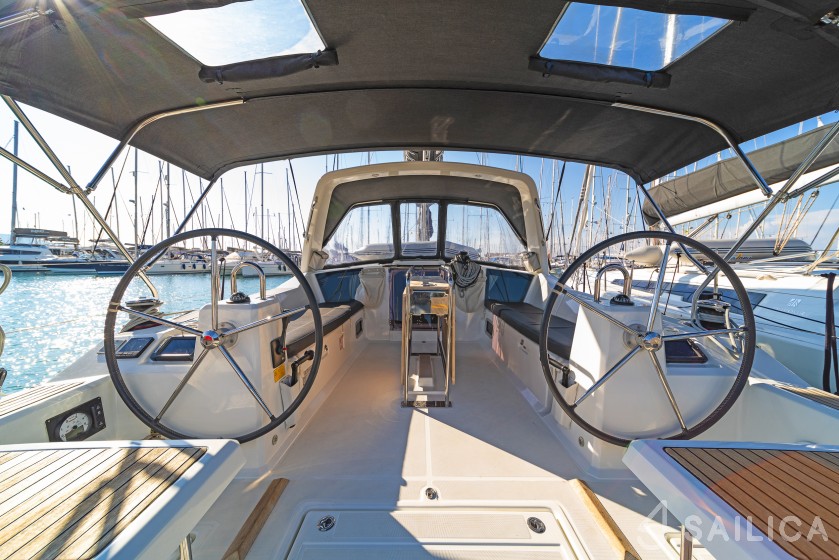 Oceanis 41.1 - Yacht Charter Sailica