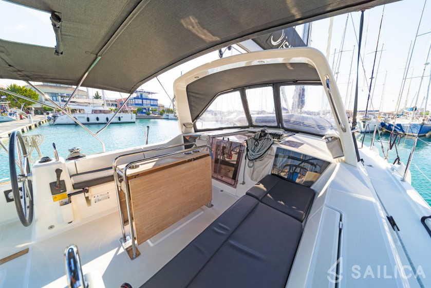 Oceanis 41.1 - Yacht Charter Sailica