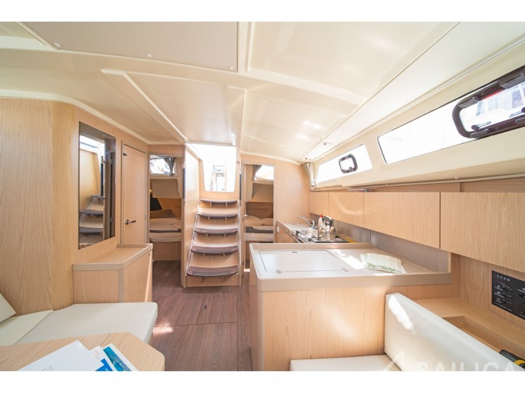Oceanis 41.1 - Yacht Charter Sailica