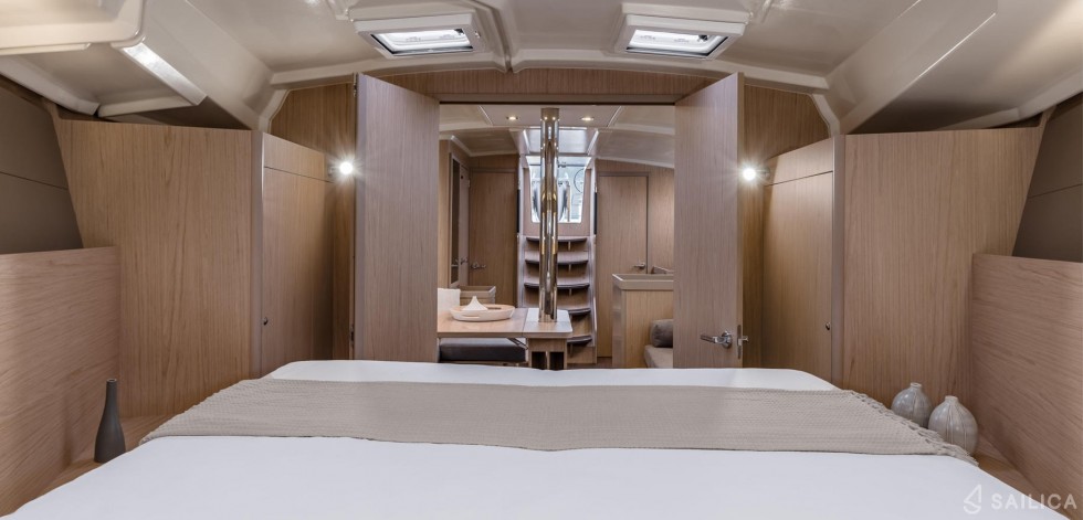 Oceanis 41.1 - Yacht Charter Sailica