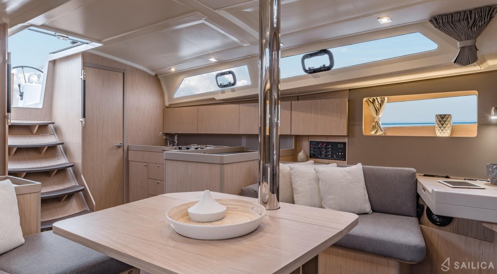 Oceanis 41.1 - Yacht Charter Sailica