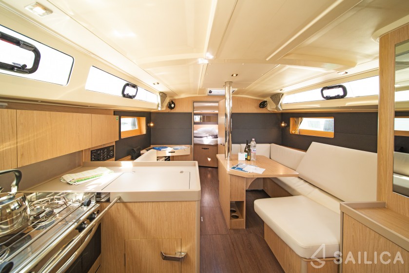 Oceanis 41.1 - Yacht Charter Sailica