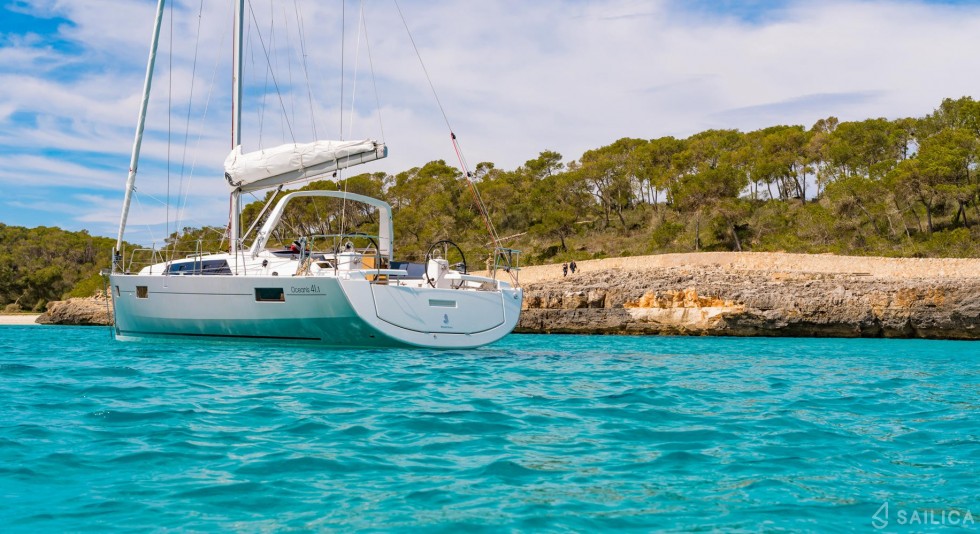 Oceanis 41.1 - Yacht Charter Sailica