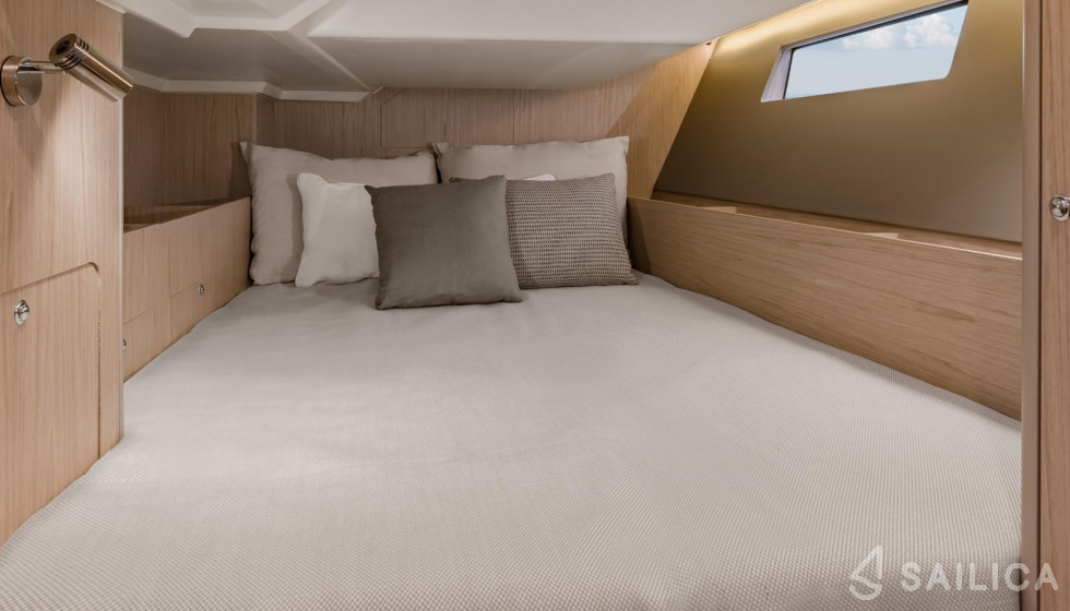 Oceanis 41.1 - Yacht Charter Sailica