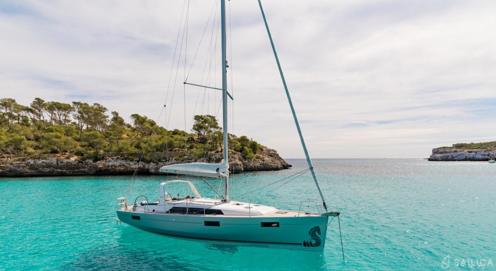 Oceanis 41.1 - Yacht Charter Sailica