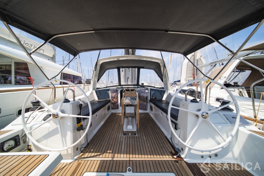 Oceanis 41.1 - Yacht Charter Sailica