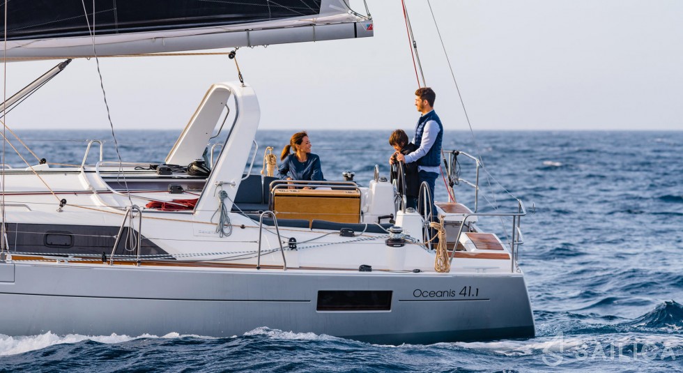 Oceanis 41.1 - Yacht Charter Sailica