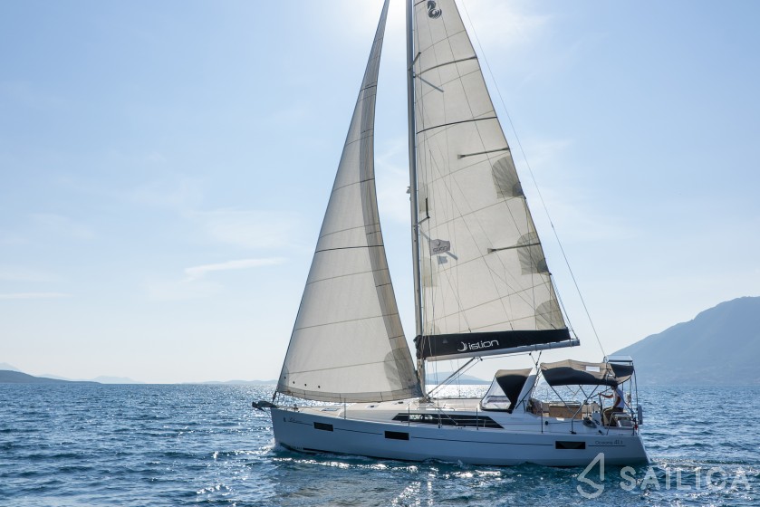 Oceanis 41.1 - Yacht Charter Sailica