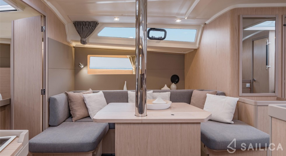Oceanis 41.1 - Yacht Charter Sailica