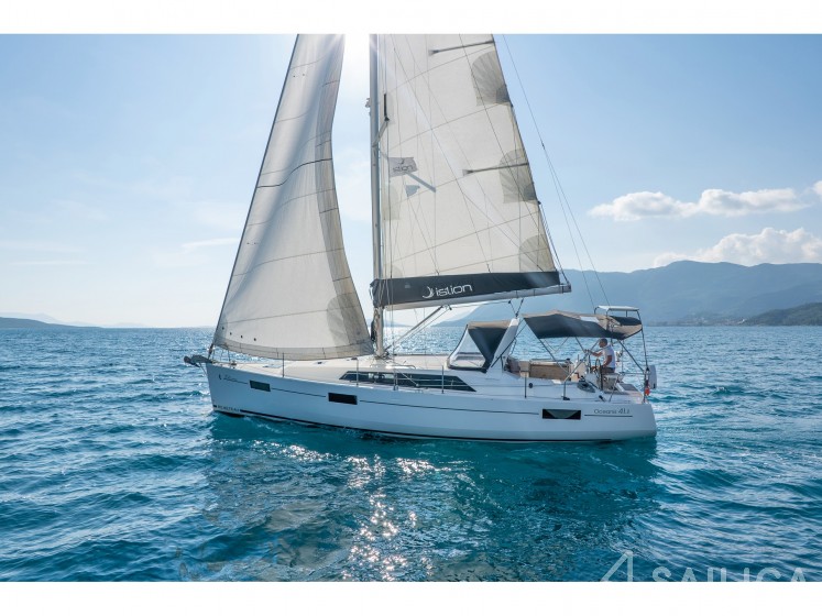 Oceanis 41.1 - Yacht Charter Sailica