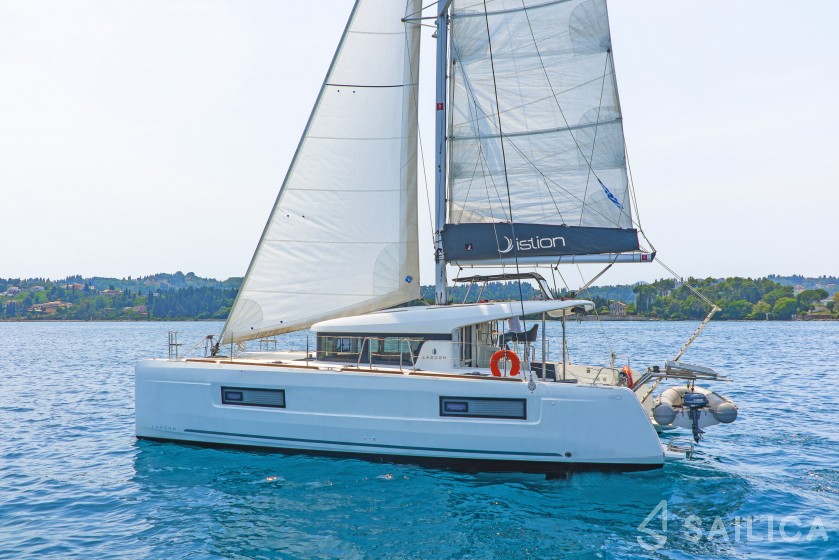 Lagoon 40 - Yacht Charter Sailica