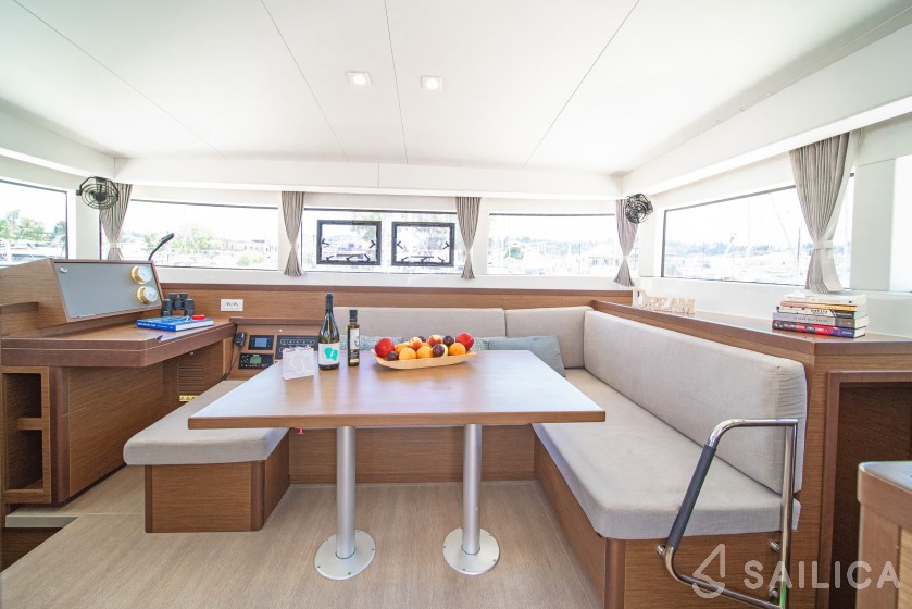 Lagoon 40 - Yacht Charter Sailica