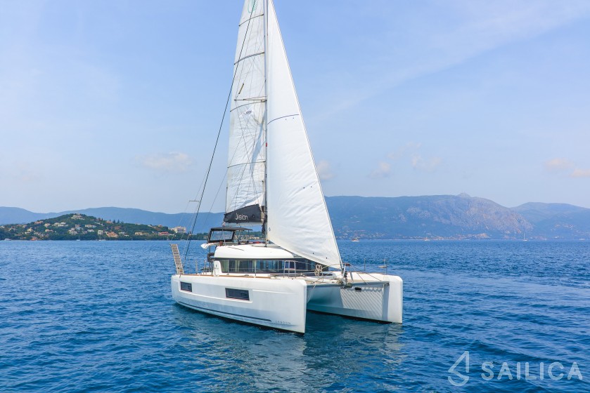 Lagoon 40 - Yacht Charter Sailica