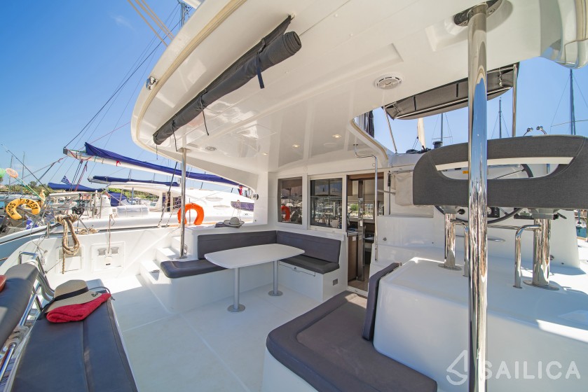 Lagoon 40 - Yacht Charter Sailica