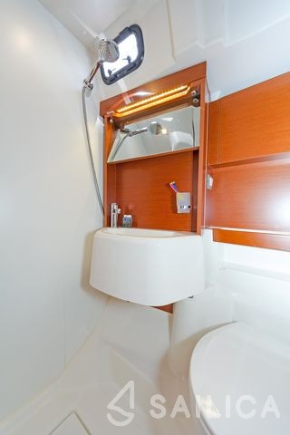 Oceanis 51.1 - Yacht Charter Sailica
