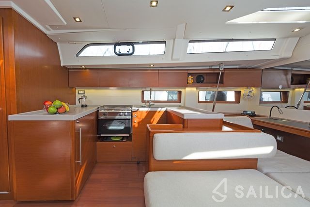 Oceanis 51.1 - Yacht Charter Sailica