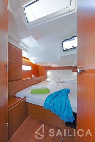 Oceanis 51.1 - Yacht Charter Sailica