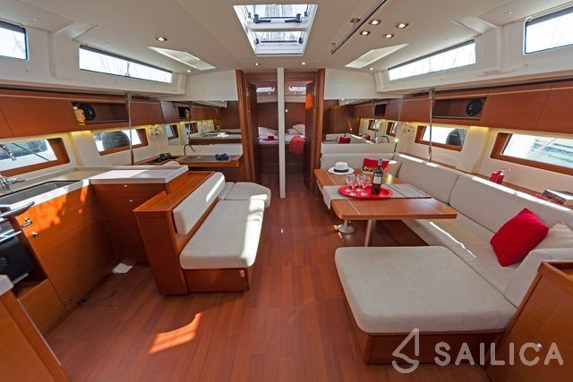 Oceanis 51.1 - Yacht Charter Sailica