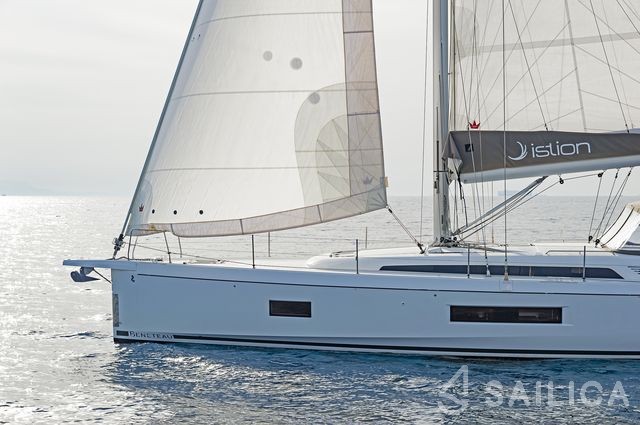 Oceanis 51.1 - Yacht Charter Sailica