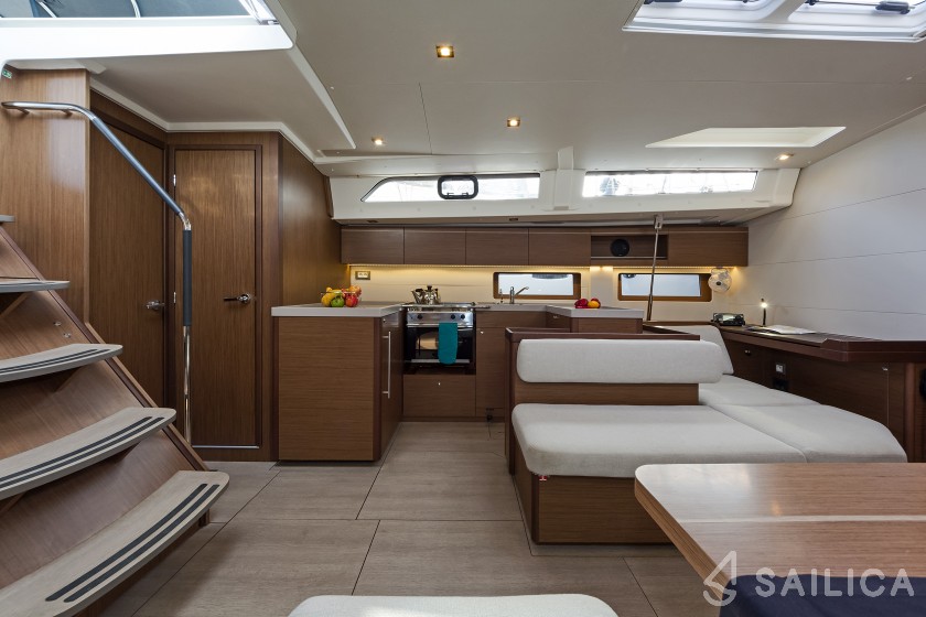 Oceanis 51.1 - Yacht Charter Sailica