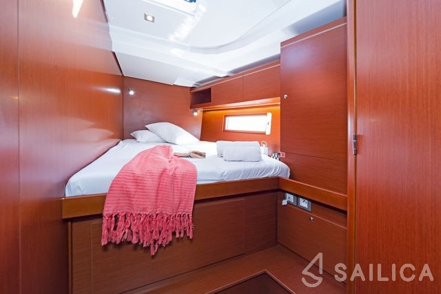 Oceanis 51.1 - Yacht Charter Sailica