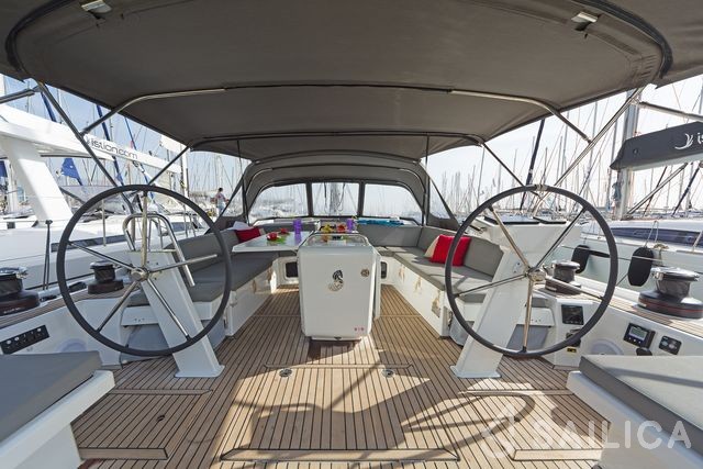 Oceanis 51.1 - Yacht Charter Sailica