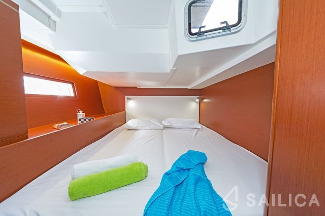 Oceanis 51.1 - Yacht Charter Sailica