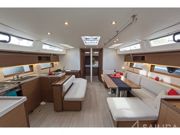 Oceanis 51.1 - Yacht Charter Sailica