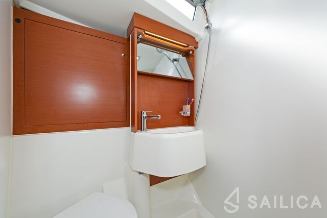 Oceanis 51.1 - Yacht Charter Sailica