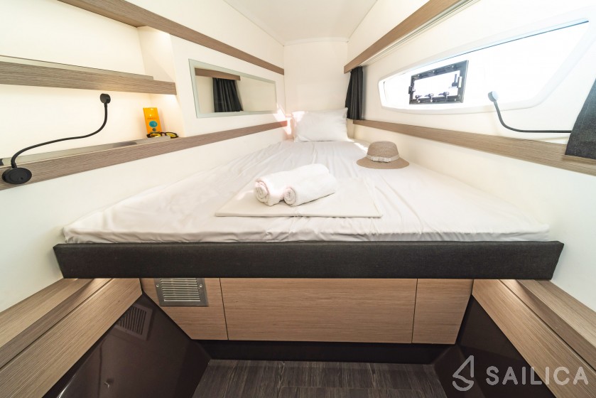 Lucia 40 - Yacht Charter Sailica