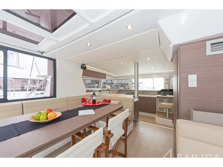 Bali 4.1 - Yacht Charter Sailica