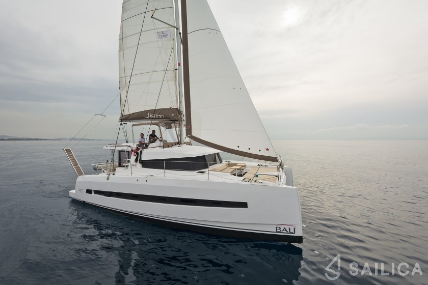 Bali 4.1 - Yacht Charter Sailica
