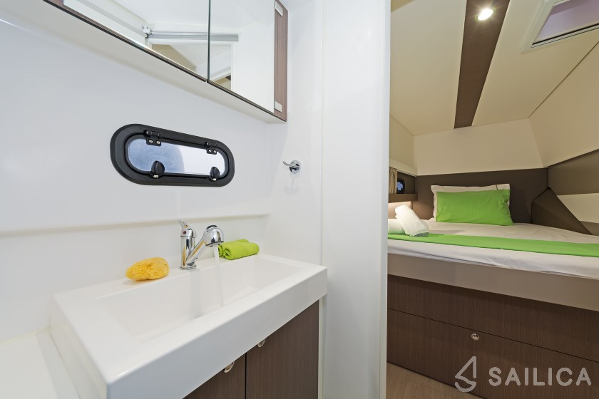 Bali 4.1 - Yacht Charter Sailica