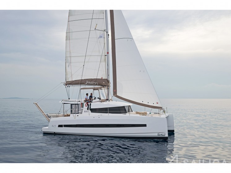 Bali 4.1 - Yacht Charter Sailica