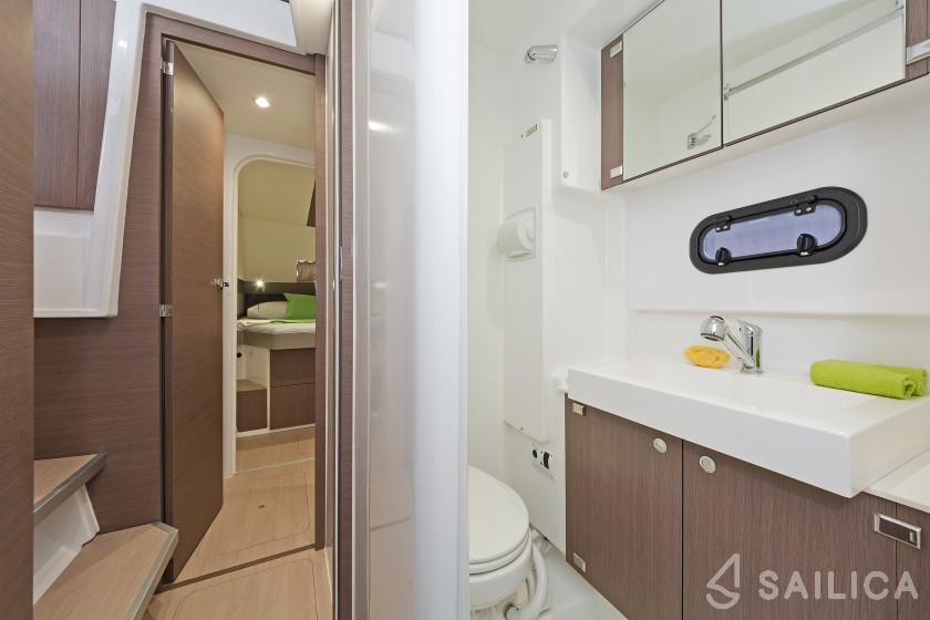 Bali 4.1 - Yacht Charter Sailica