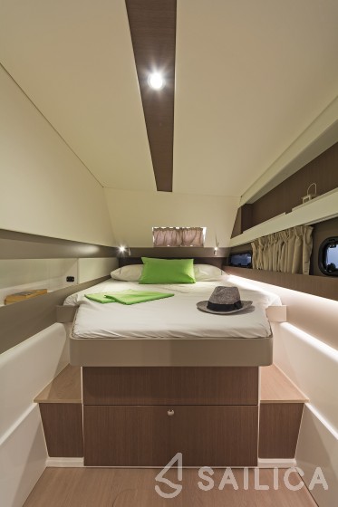 Bali 4.1 - Yacht Charter Sailica