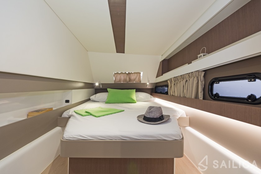 Bali 4.1 - Yacht Charter Sailica