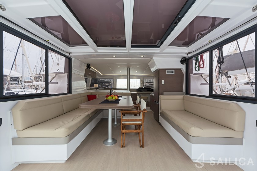 Bali 4.1 - Yacht Charter Sailica