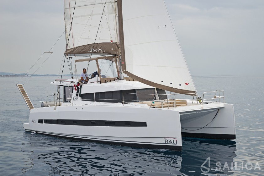 Bali 4.1 - Yacht Charter Sailica