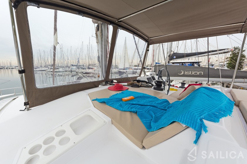 Bali 4.1 - Yacht Charter Sailica