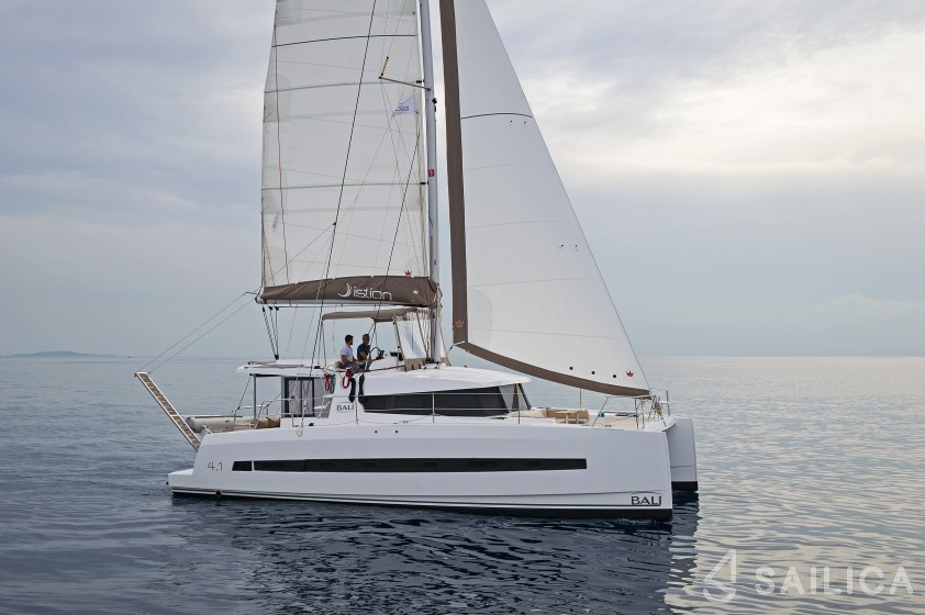 Bali 4.1 - Yacht Charter Sailica