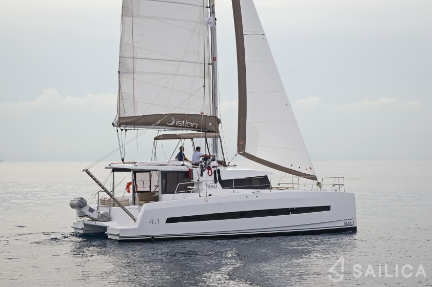 Bali 4.1 - Yacht Charter Sailica