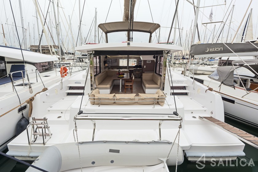 Bali 4.1 - Yacht Charter Sailica