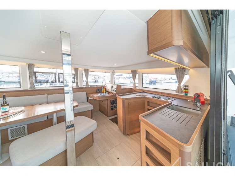 Lagoon 42 - Yacht Charter Sailica