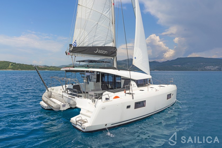 Lagoon 42 - Yacht Charter Sailica