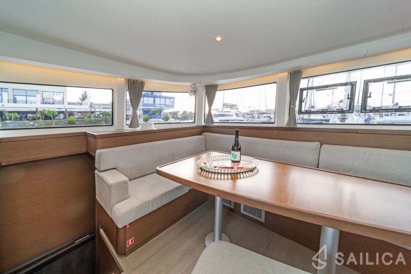 Lagoon 42 - Yacht Charter Sailica